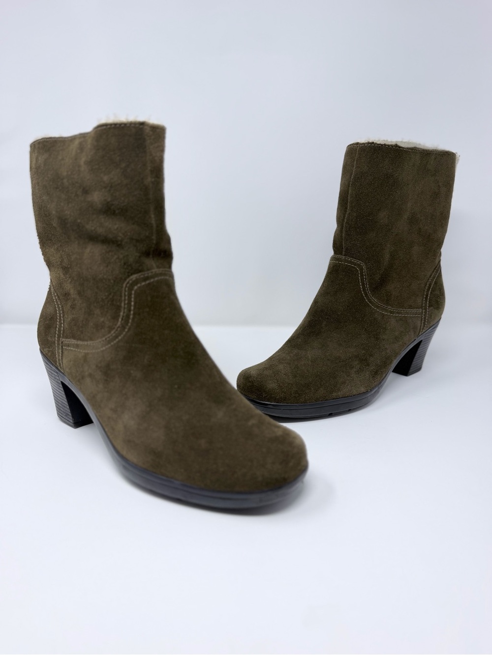 Clarks Women’s 9 Olive Suede Faux Fur Lined Mid Calf Heel Boots